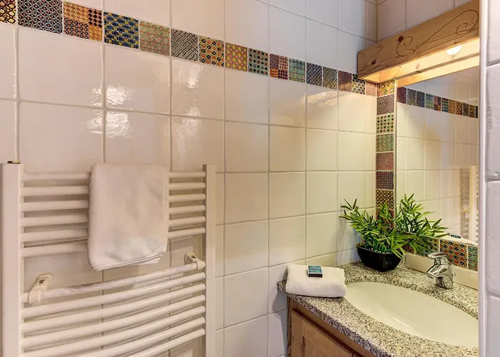 Apartment Soleil, Alpes Agency, Argentiere, Sleeps 9 Chamonix