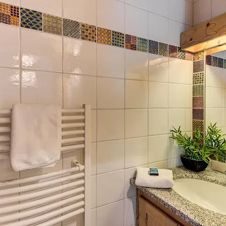 Soleil, Alpes Agency, Argentiere, Sleeps 9 Шамоні